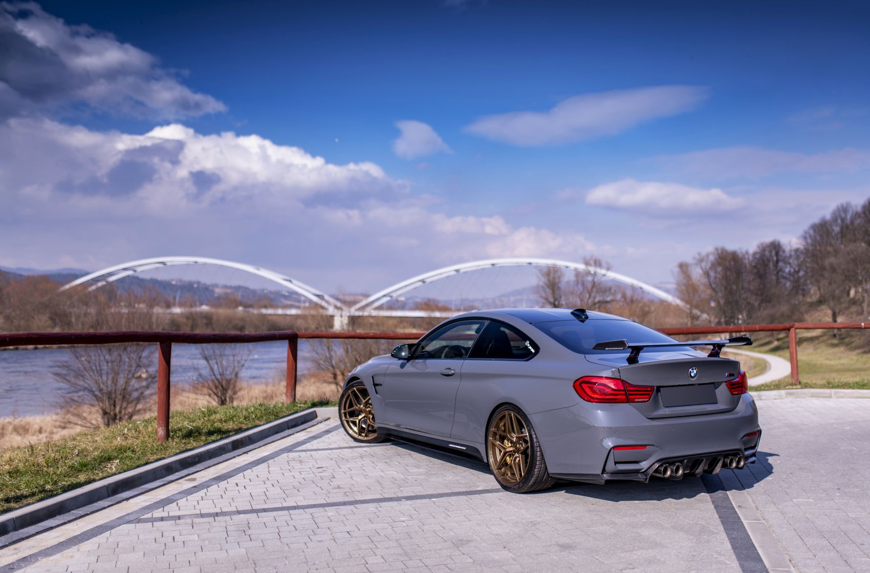 BMW 4 Series / M4