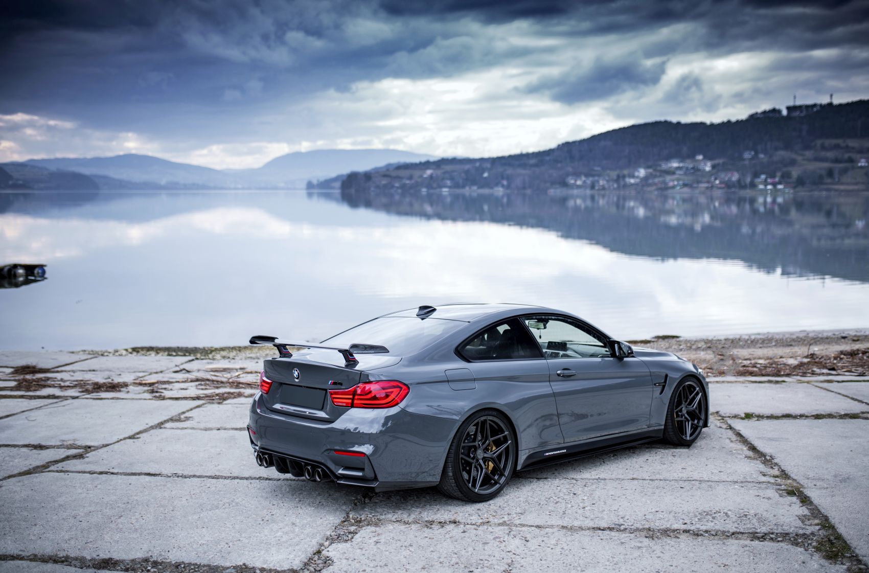 BMW 4 Series / M4