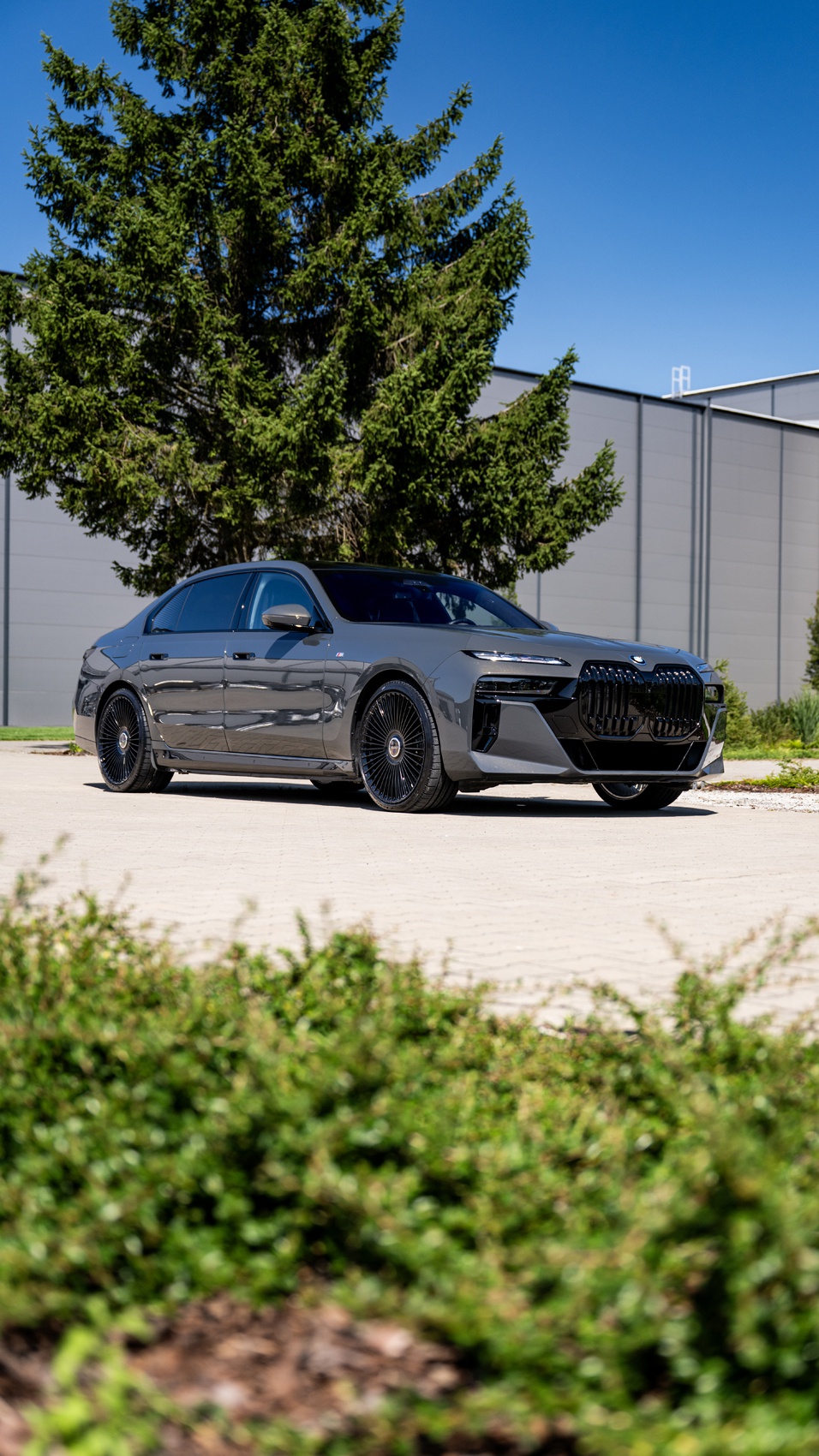 BMW i7